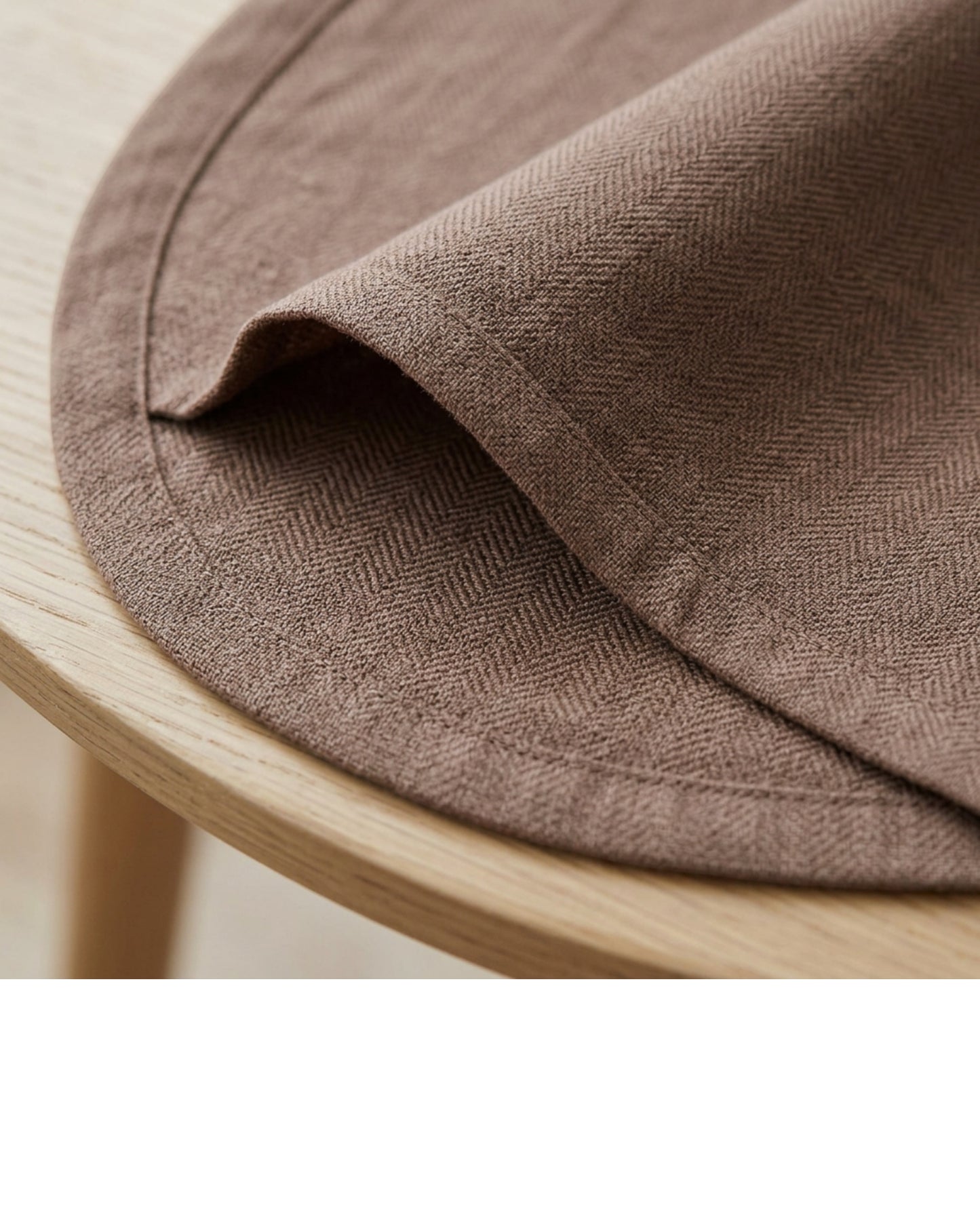Fbknd Oval Linen-Viscose Herringbone Tablecloth Clay 150 x 220 cm - Detail view