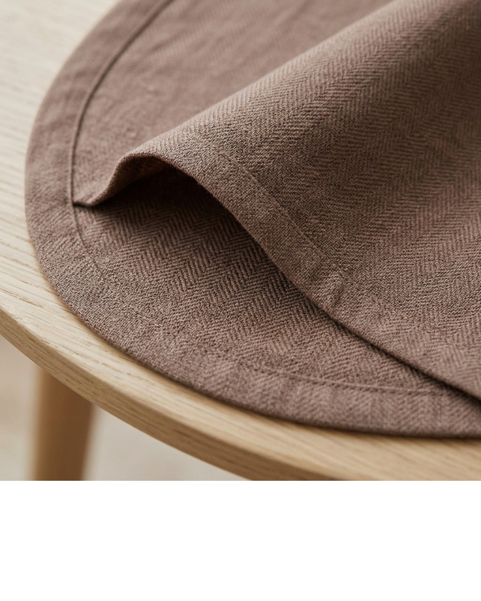 Fbknd Oval Linen-Viscose Herringbone Tablecloth Clay 150 x 220 cm - Detail view